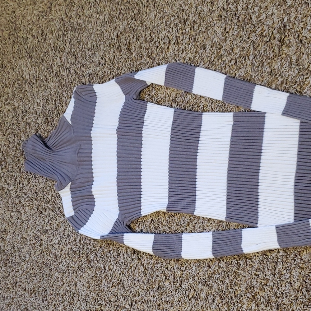 Strip turtleneck